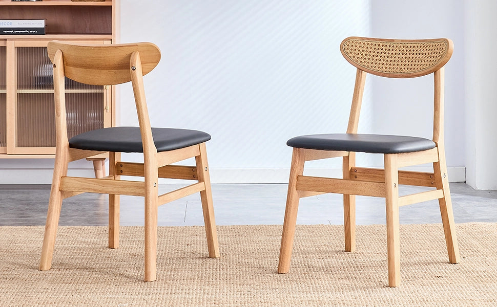 Sedia da pranzo in legno massello con schienale in rattan e seduta imbottita