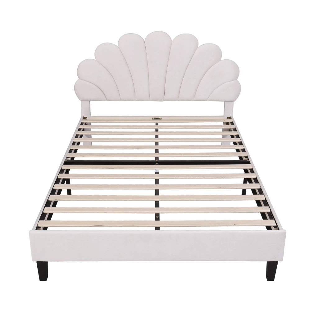 Letto matrimoniale 140x200 cm; testiera floreale e rete a doghe; velluto; beige (Senza materasso)