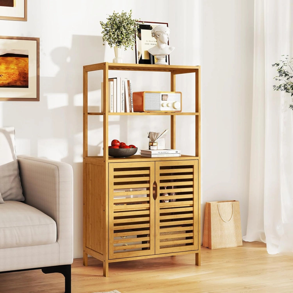 Scaffale in Bambù con Ante, Libreria a 4 Ripiani con Mensole Aperte e Armadio con Persiane, Organizzatore di Stoccaggio per Soggiorno Studio Cucina, 60 x 33 x 116 cm