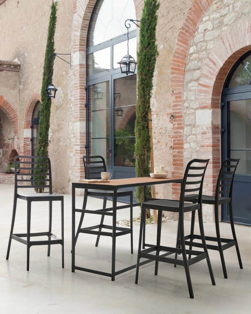 Set di 4 sedie da bar per sala da pranzo Seduta in PP nero Sedie senza braccioli impilabili per interni ed esterni
