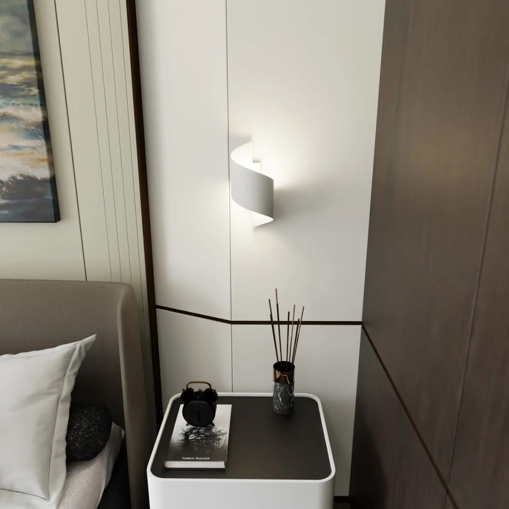 Lampada a parete Spiner in acciaio bianco opaco