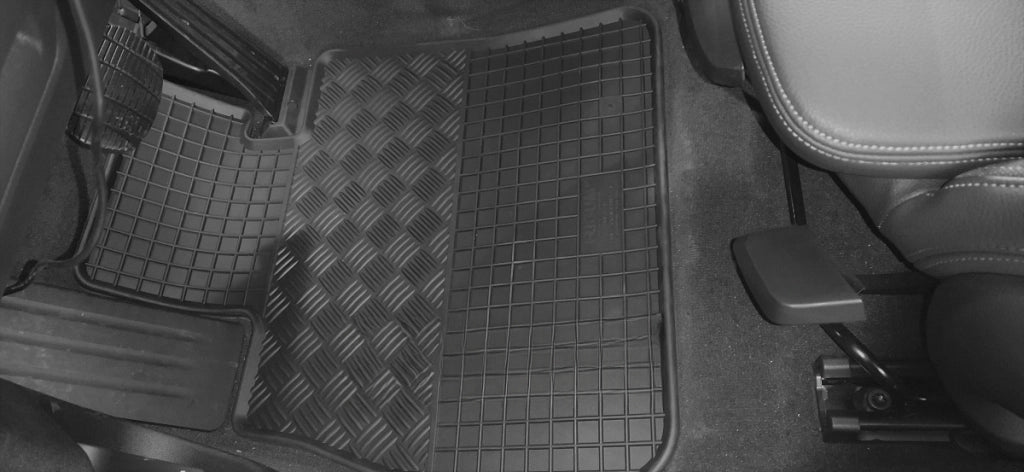 Tappeti in gomma per BMW serie 1 (F70) Hatchback dal 2024-