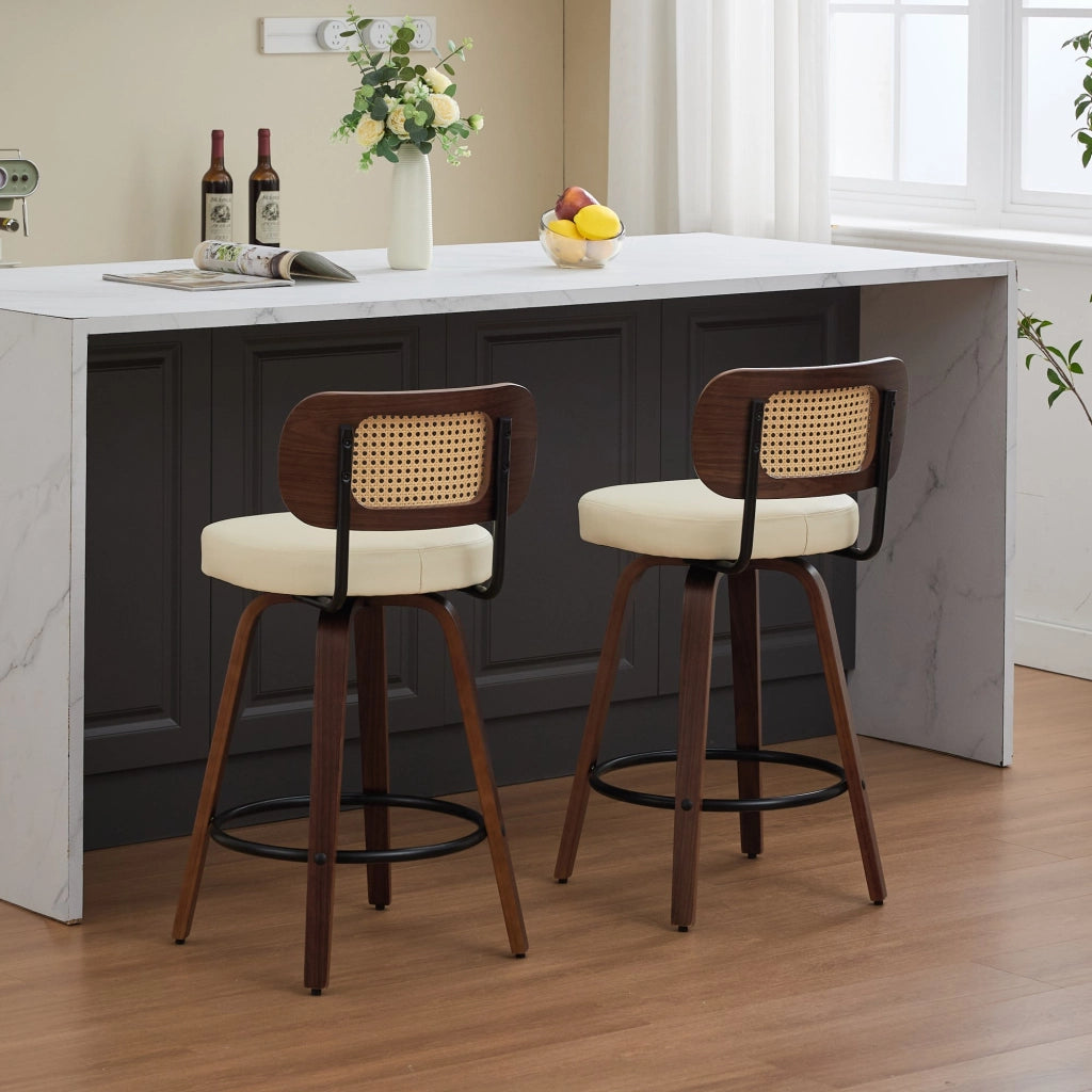 Set di 2 Sgabelli da Bar Girevoli con Schienale in Paglia di Vienna e Seduta Imbottita; Pelle PU; Beige