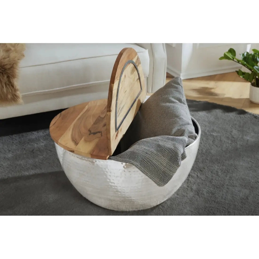 Table bassa TRIANE 60 cm con contenitore – Piano in legno di acacia e struttura in metallo argento martellato