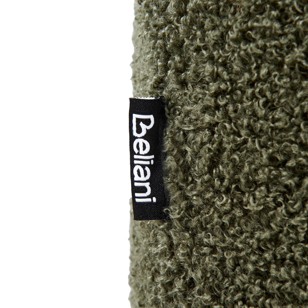 Poltrona con rivestimento in bouclé verde scuro schienale imbottito e cuscini spessi perfetta per un soggiorno moderno