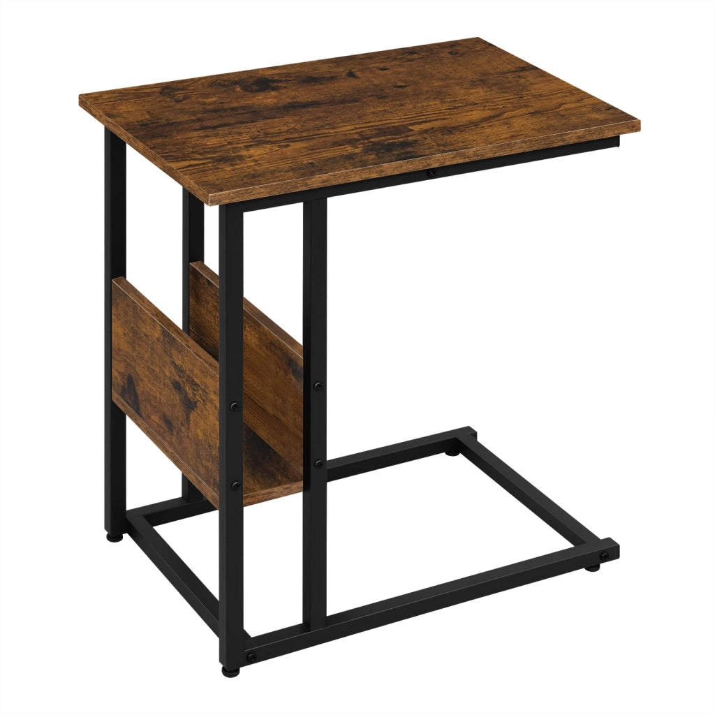 Tavolino basso fisso a C con ripiano laterale in legno e metallo marrone rustico per divano e letto 55 × 59,5 × 36 cm