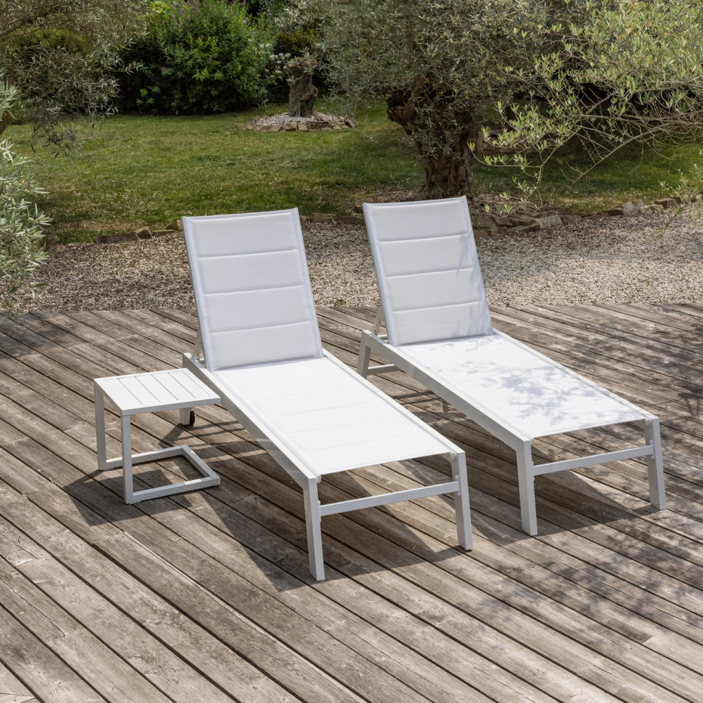 Set di 2 lettini BARBADOS in textilene bianco eTavolino - alluminio bianco