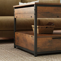 Tavolino da caffè con finitura marrone, con misure 100x48x50 cm.