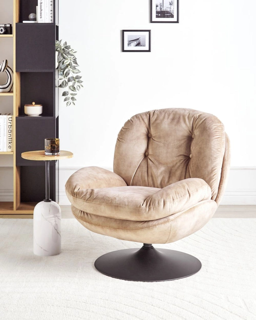 Poltrona girevole in velluto con sedile imbottito beige stile vintage
