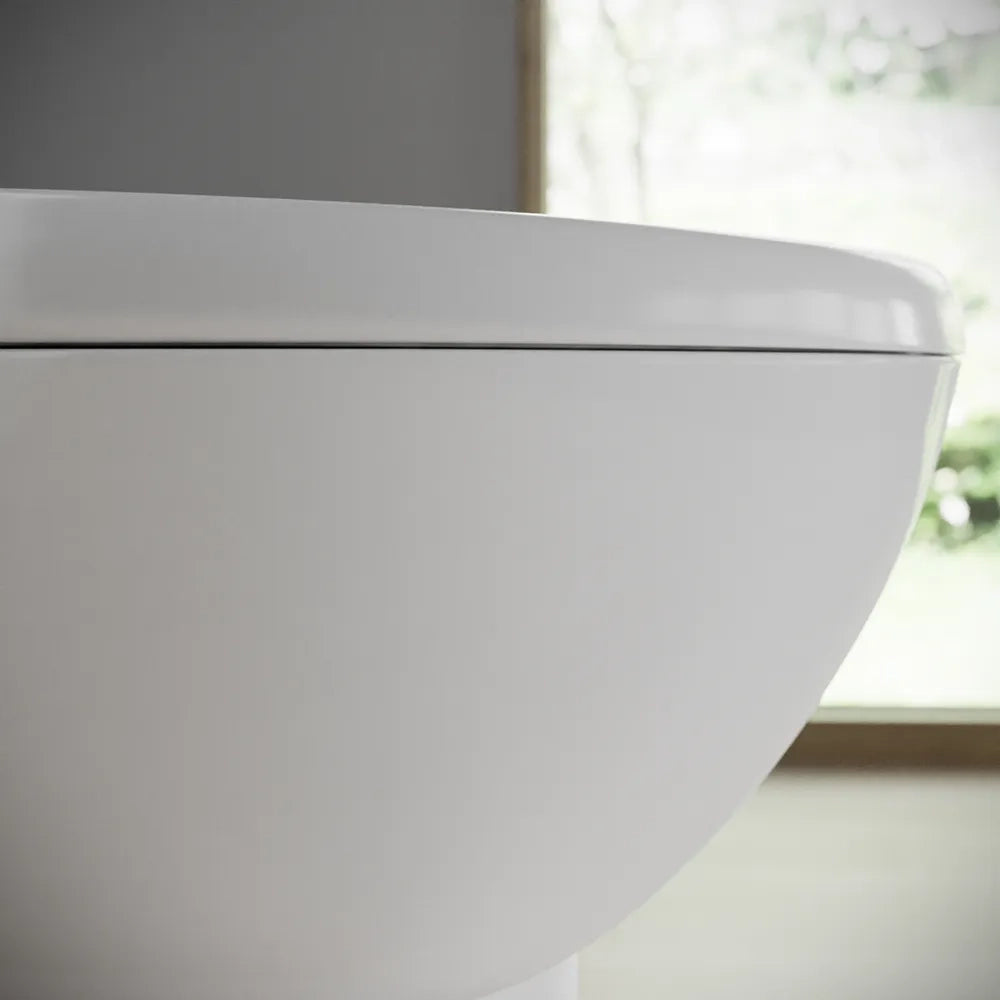 Vaso WC filomuro in ceramica bianco lucido con sedile soft-close | Doha