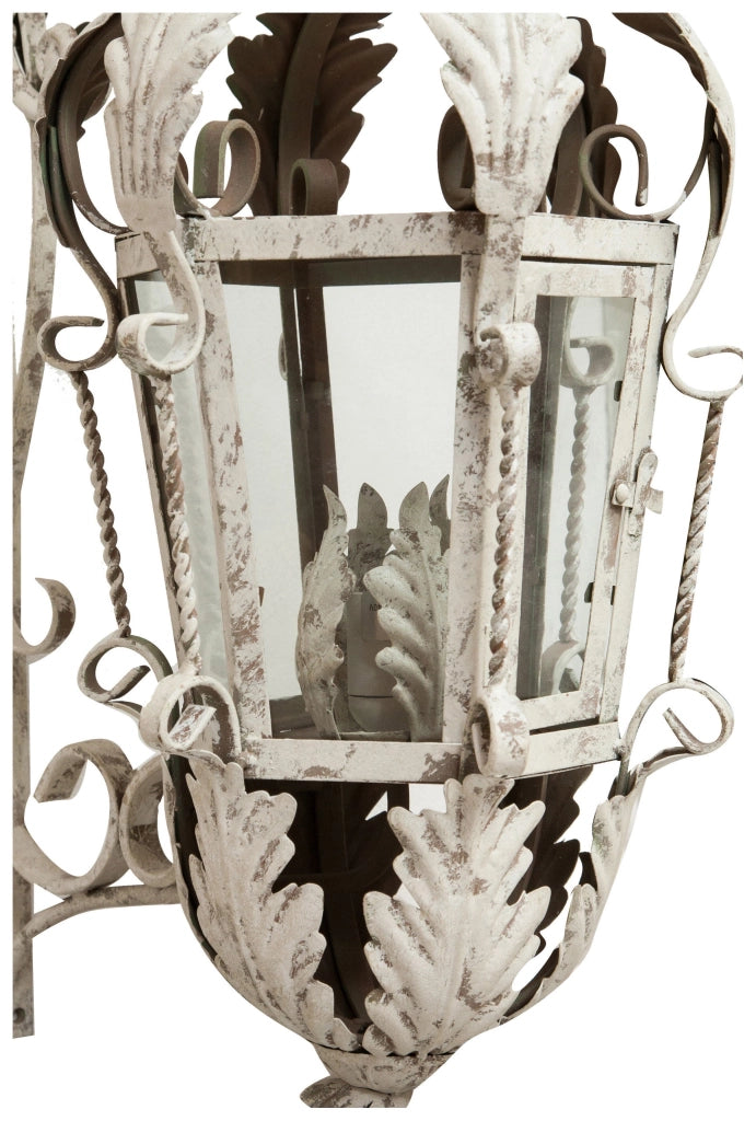 Biscottini Lampada applique a muro elettrificata in ferro battuto finitura bianca anticata L32xPR42,5xH91 cm