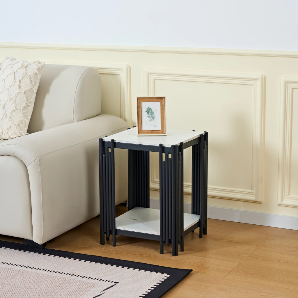 Comodino con 2 ripiani, struttura in metallo nero e piano in MDF effetto marmo, per camera da letto e soggiorno, bianco e nero, 43 × 40 × 55 cm