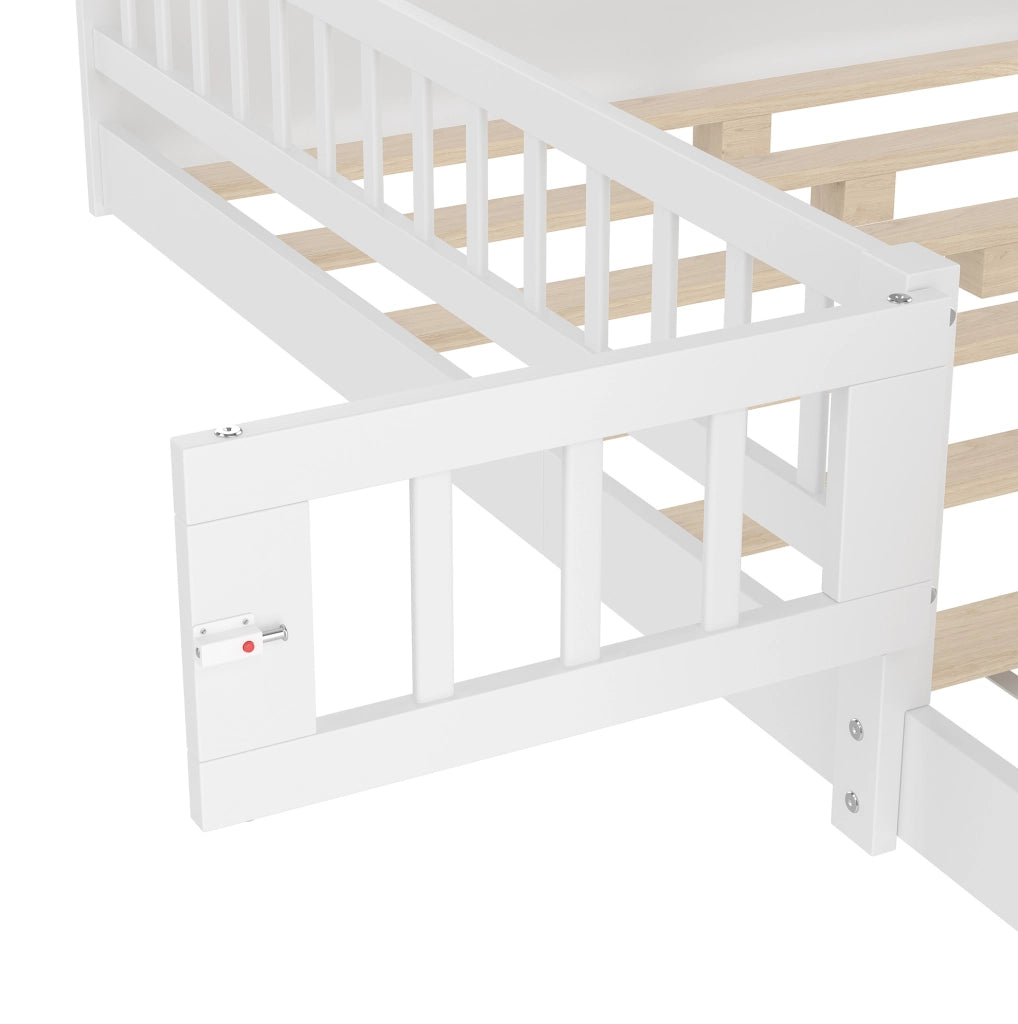Letto per bambini ULEVR 140x200 cm con vani aperti, ripiani e cancelletto apribile, bianco