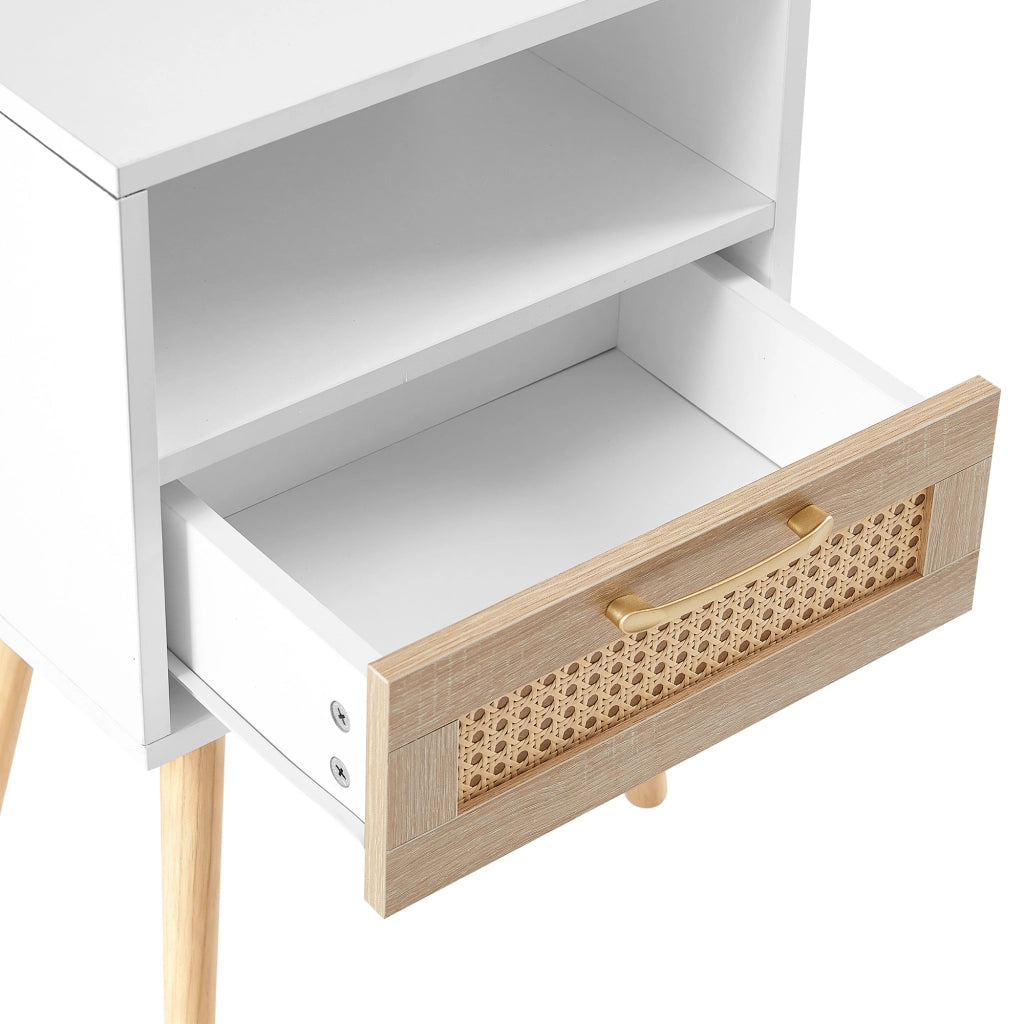 Comodino con 1 cassetto e gambe in legno massiccio, frontale in rattan, per camera da letto, bianco, 40 × 30 × 55 cm