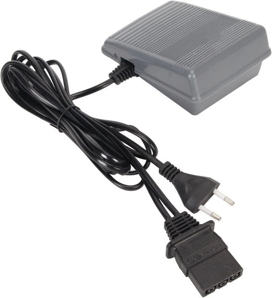 Pedale per macchina da cucire - Materiale in plastica duraturo - Disegno antiscivolo - Alimentazione da presa EU - 220-240V - 0,45A - 1 pezzo - 13,5 x 8,5 cm - Pedale per macchina da cucire