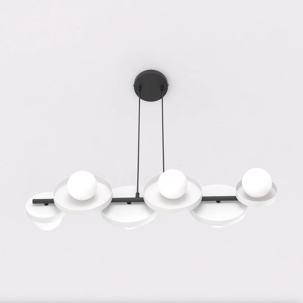 Lampada a sospensione Model con struttura in acciaio nero e diffusori bianchi