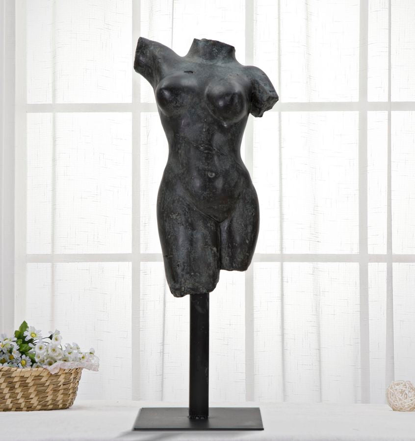 Scultura Museum Woman 19x17x50 cm in Poliresina e Ferro Nero