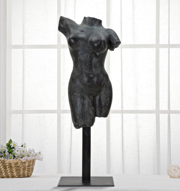Scultura Museum Woman 19x17x50 cm in Poliresina e Ferro Nero
