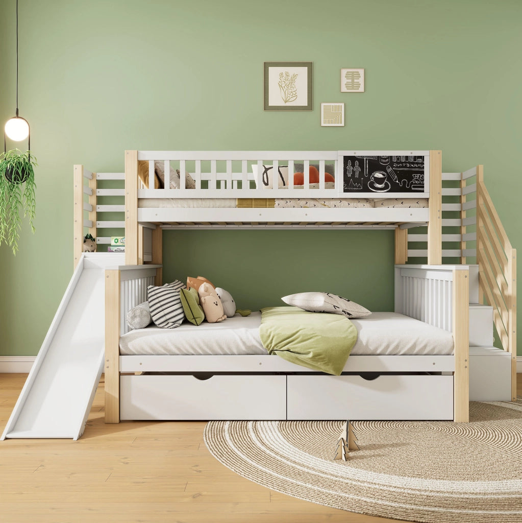 Letto a soppalco a casetta per bambini 140x200 cm con scivolo; lavagna e vani contenitore; bianco naturale