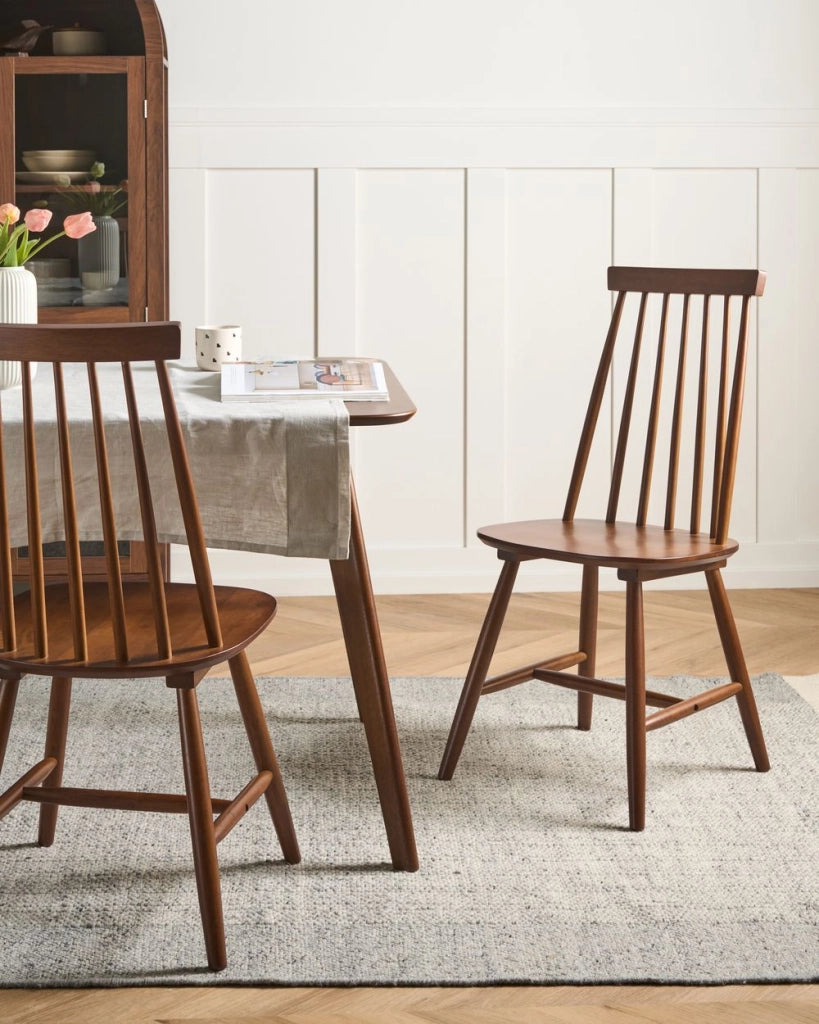 Set di 2 sedie da pranzo in legno di gomma marrone con schienale a doghe, sedie da cucina in stile rustico