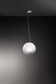Lampada a Sospensione MOON SP1 D30 in Metallo Bianco Opale, Design Moderno con Diffusore in Vetro Soffiato Regolabile in Altezza - Perenz