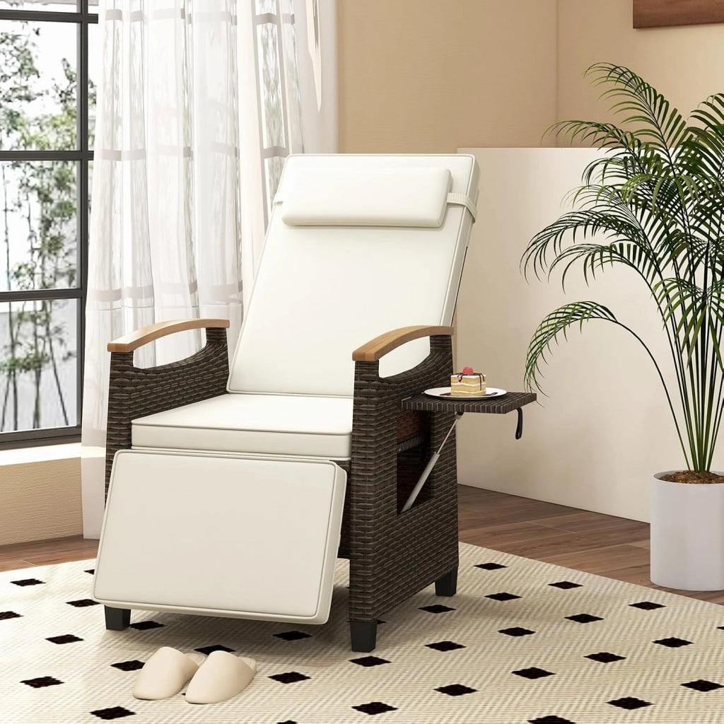 Poltrona Reclinabile da Giardino, Sedia Relax Esterno in Rattan con Schienale Regolabile a 150°, Poggiapiedi e Tavolino Pieghevole, Portata 180 kg, per Patio, Cortile e Terrazzo (Bianco,2)