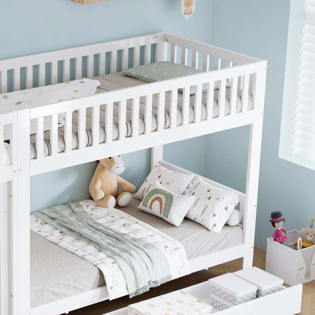 Letto a castello per bambini 90 × 200 cm con scala dritta a 4 gradini, barriere su 4 lati, senza materasso, bianco naturale
