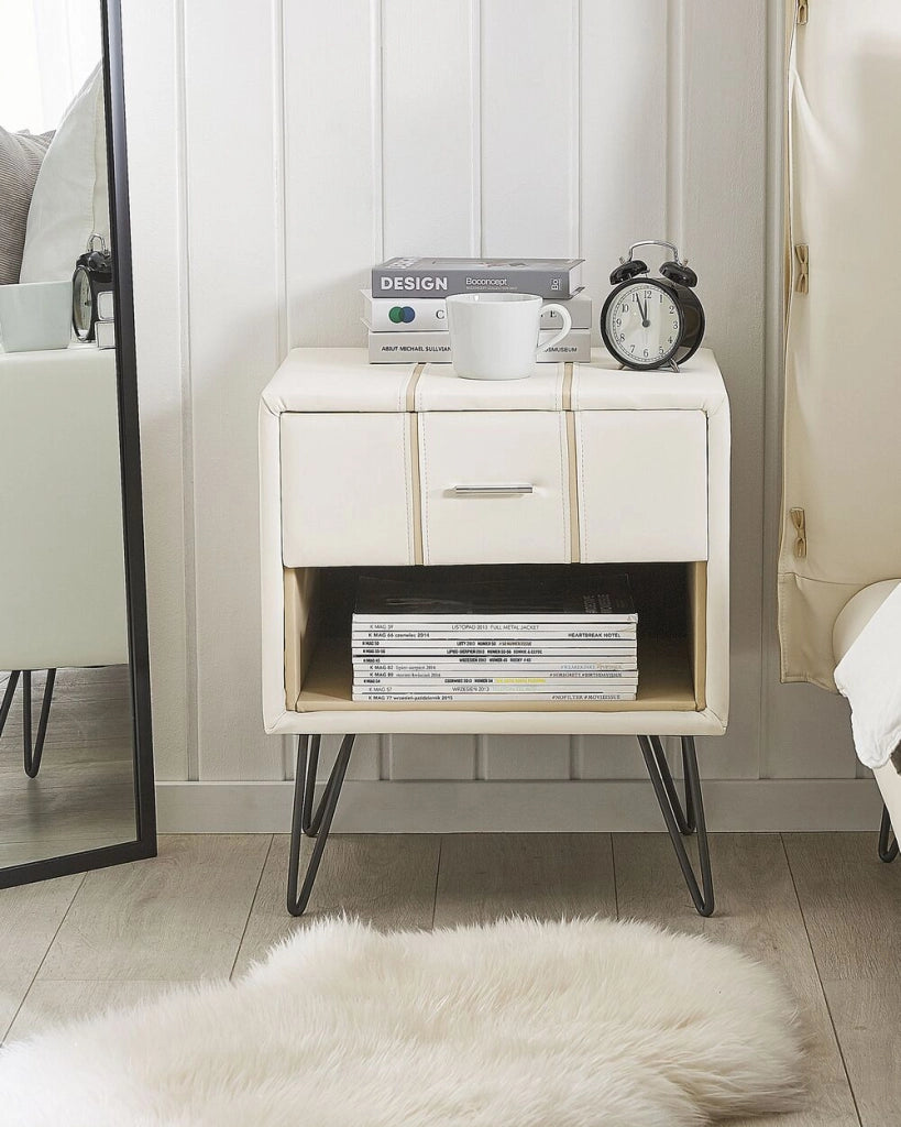 Comodino bianco tappezzeria in ecopelle gambe tornanti 48 x 41 x 56 cm 1 cassetto