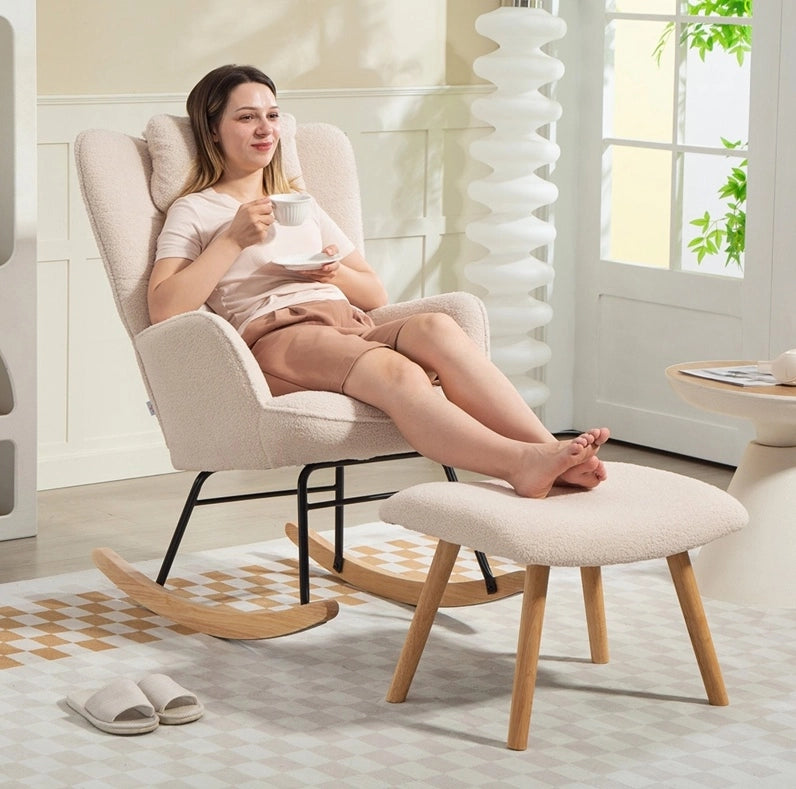 Poltrona a dondolo con poggiapiedi beige