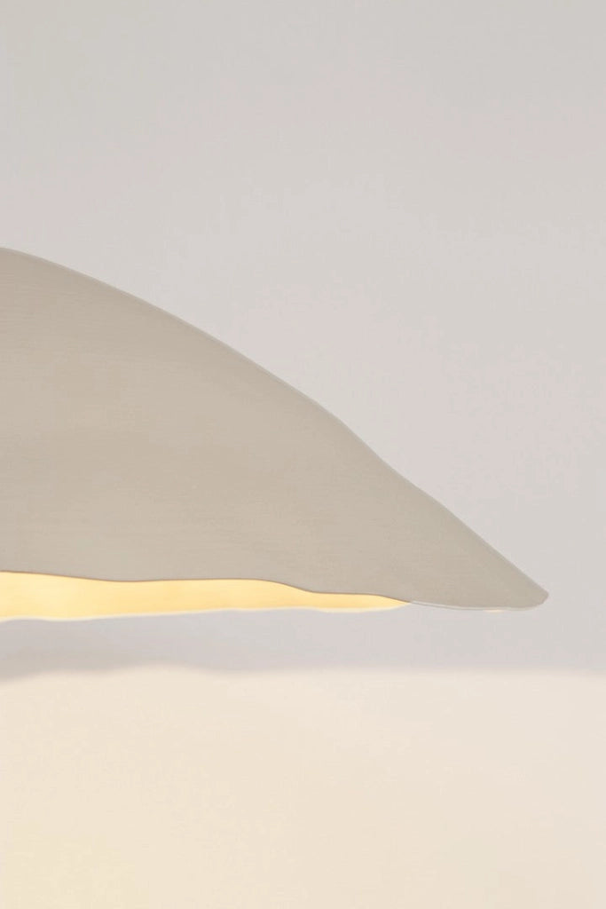 Lampadario a Sospensione in Metallo Bianco con Paralume Ondulato - TARIQ