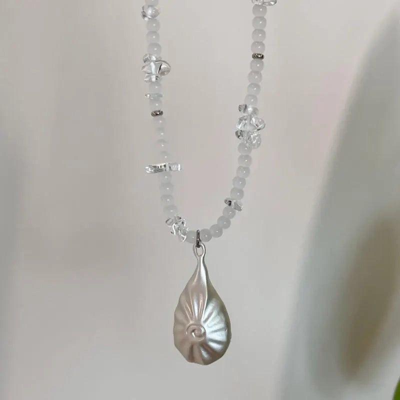Collana di conchiglie con perline fatta a mano: un regalo vintage con gioielli in cristallo