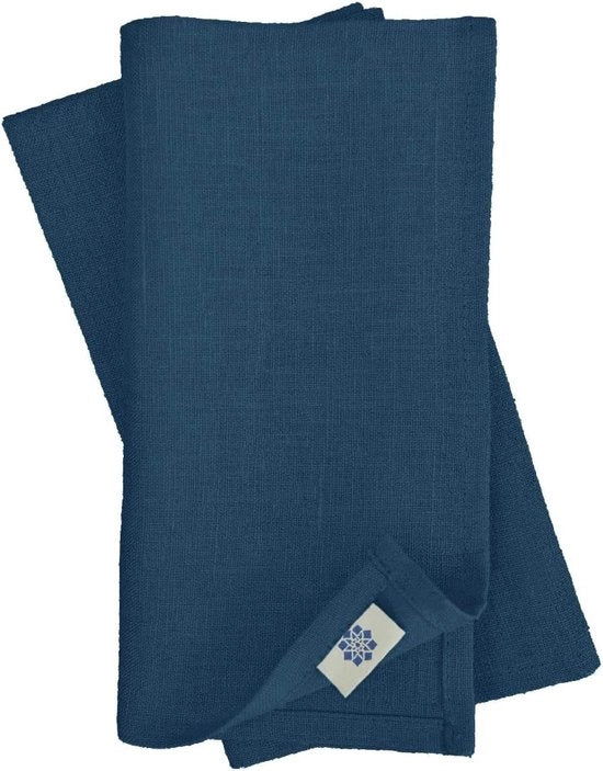 Tavolo in stile Hygge con tovaglia o tovaglioli in lino 100%
