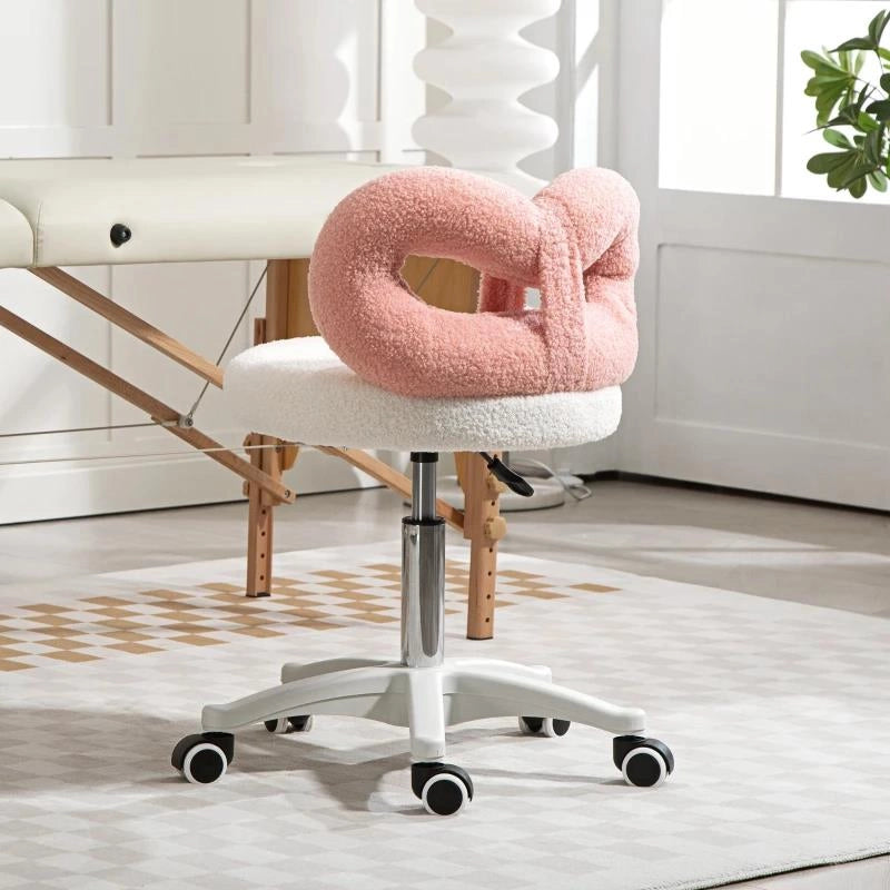SGABELLO GIREVOLE AD ALTEZZA REGOLABILE CON SCHIENALE AD ARCO, IN TESSUTO TEDDY, 50X50X63-77 CM, BIANCO E ROSA