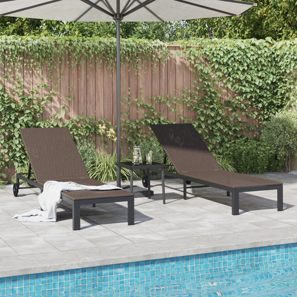 Lettini 2 pcs con Ruote e Tavolo Marrone in Polyrattan