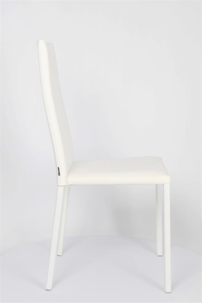 Sedia impilabile Julia Tommychairs, struttura in acciaio imbottita e rivestita in finta pelle colore bianco