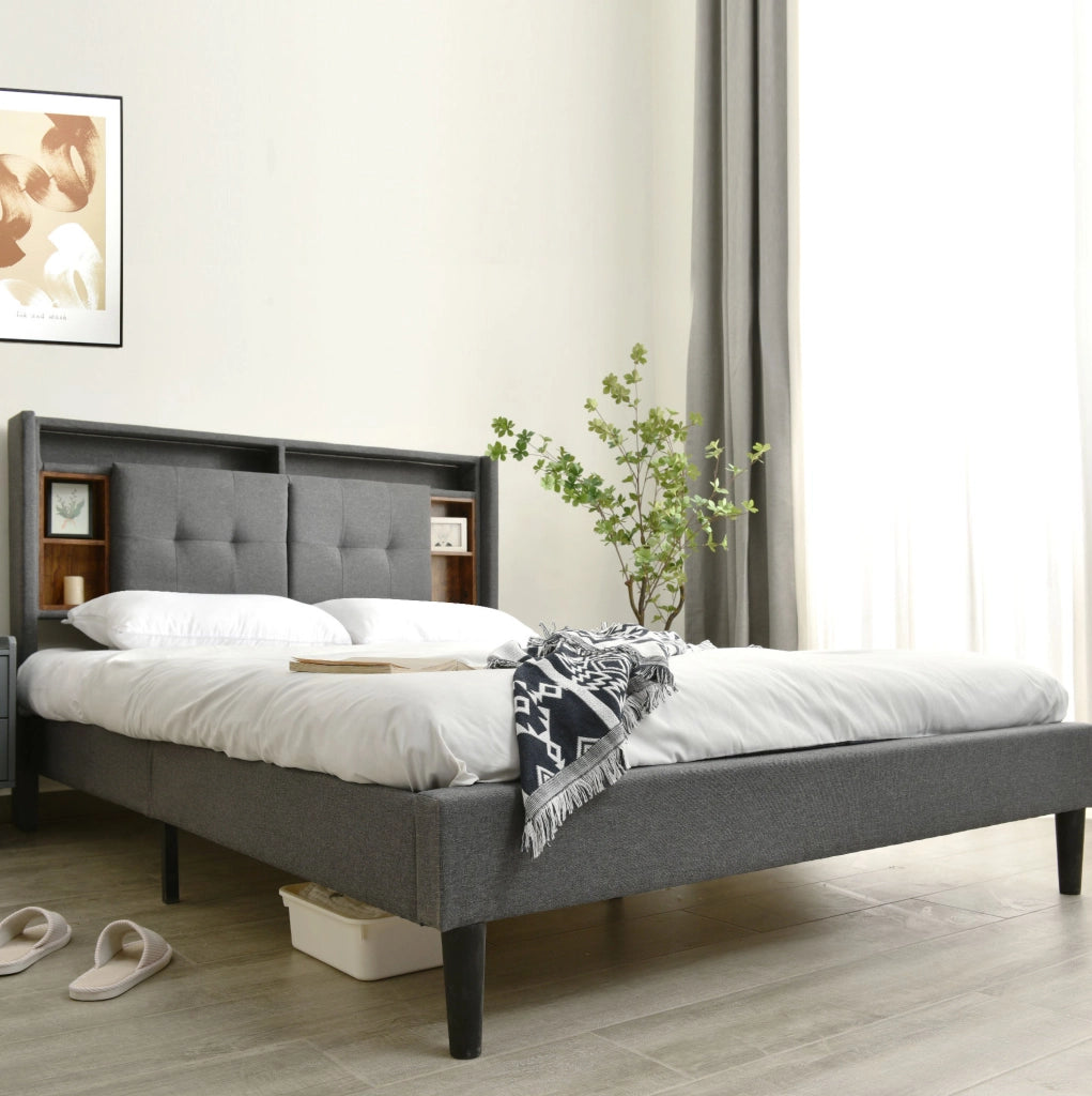 Letto matrimoniale imbottito 140x200 cm con testiera contenitore; LED e prese USB; grigio