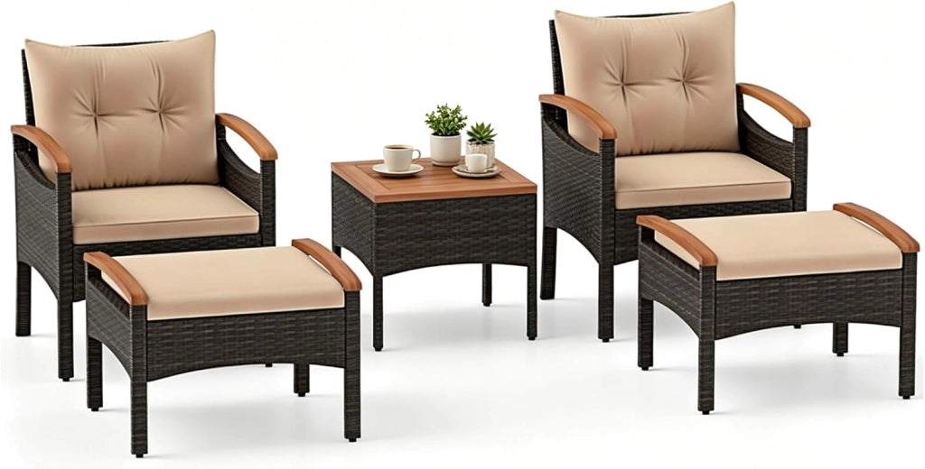Set Mobili da Giardino 5 Pezzi, Salotto da Giardino in Rattan PE con 2 Poltrone, 1 Tavolino e 2 Poggiapiedi, Cuscini Morbidi, Braccioli e Piano in Legno, per Cortile (Bianco)
