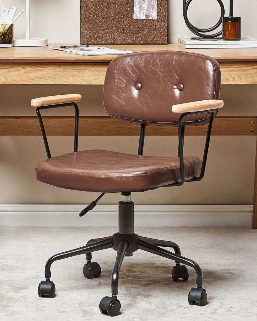 Sedia da ufficio in ecopelle marrone girevole e regolabile stile moderno home office