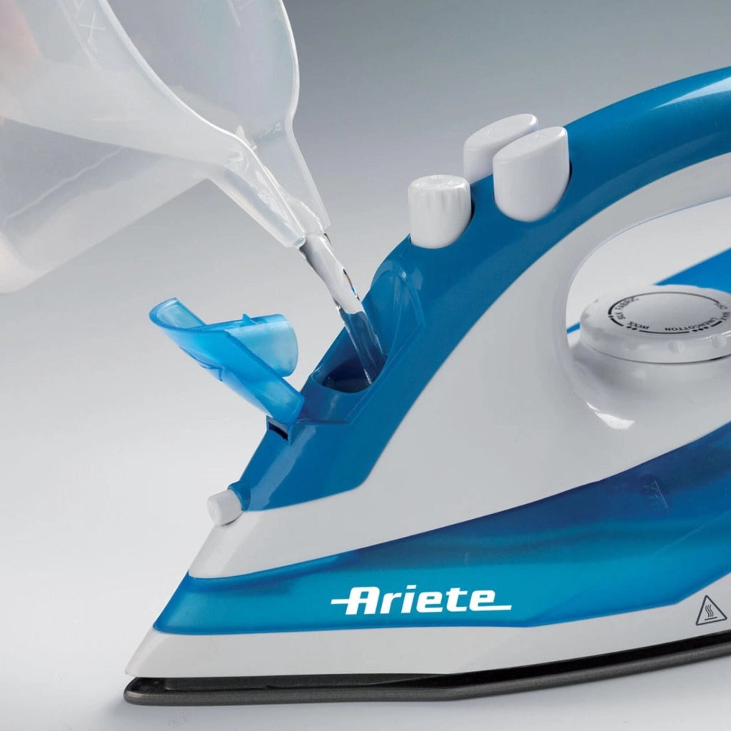 Ariete 6234 Steam Iron - Ferro da stiro con piastra in teflon - Colpo vapore 140 gr/min - Serbatoio 250 ml - 2000 W - Bianco e Azzurro