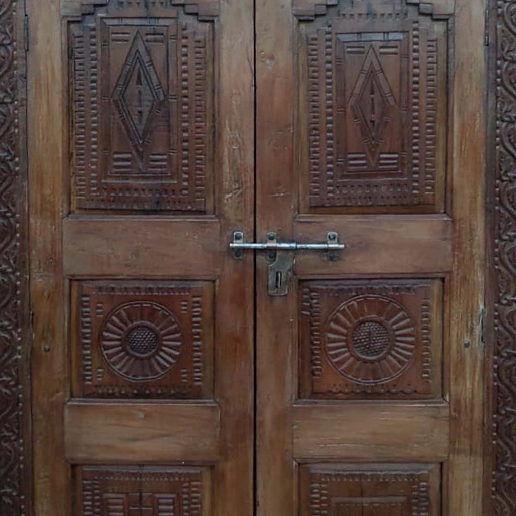 Armadio in legno marrone 124x41x212h