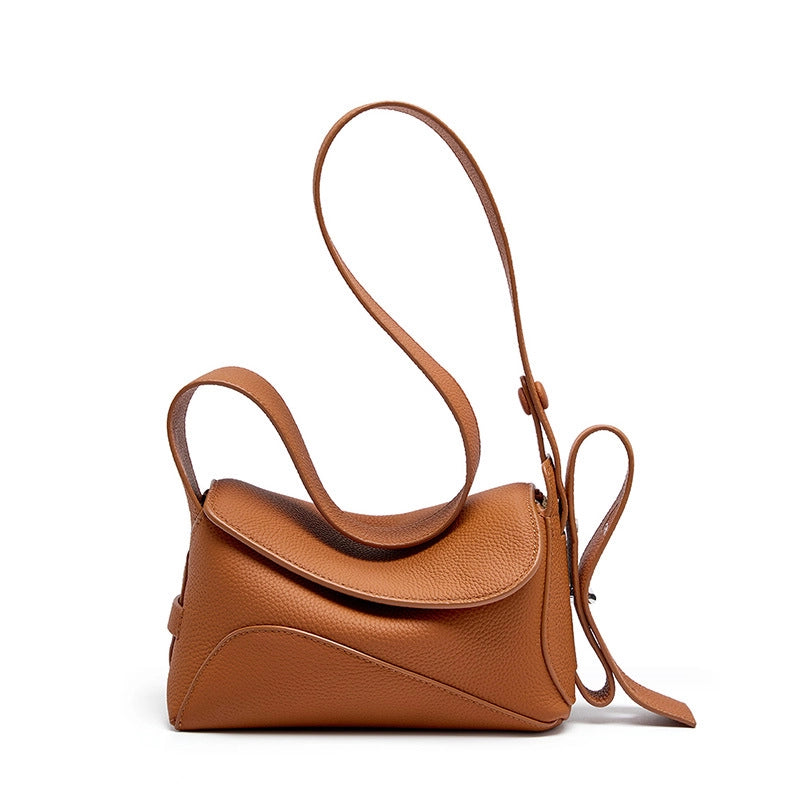 Borsa a tracolla da donna in vera pelle, spaziosa e casual, colore marrone.