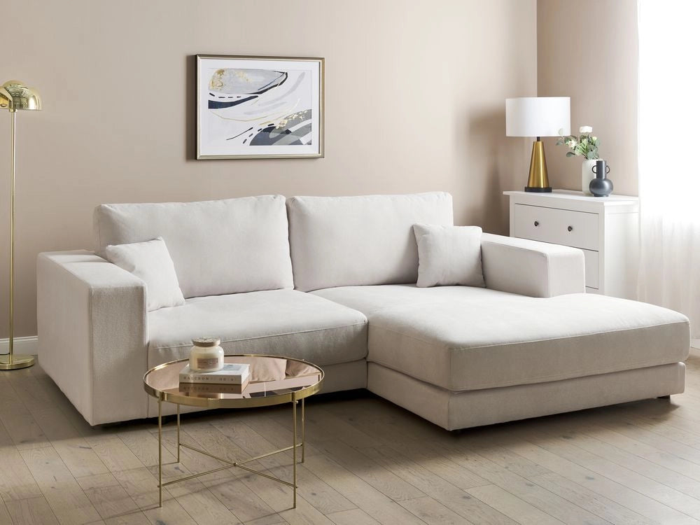 Divano angolare a 3 posti a sinistra Tessuto bianco Braccioli imbottiti a binario Cuscini aggiuntivi Stile moderno minimalista