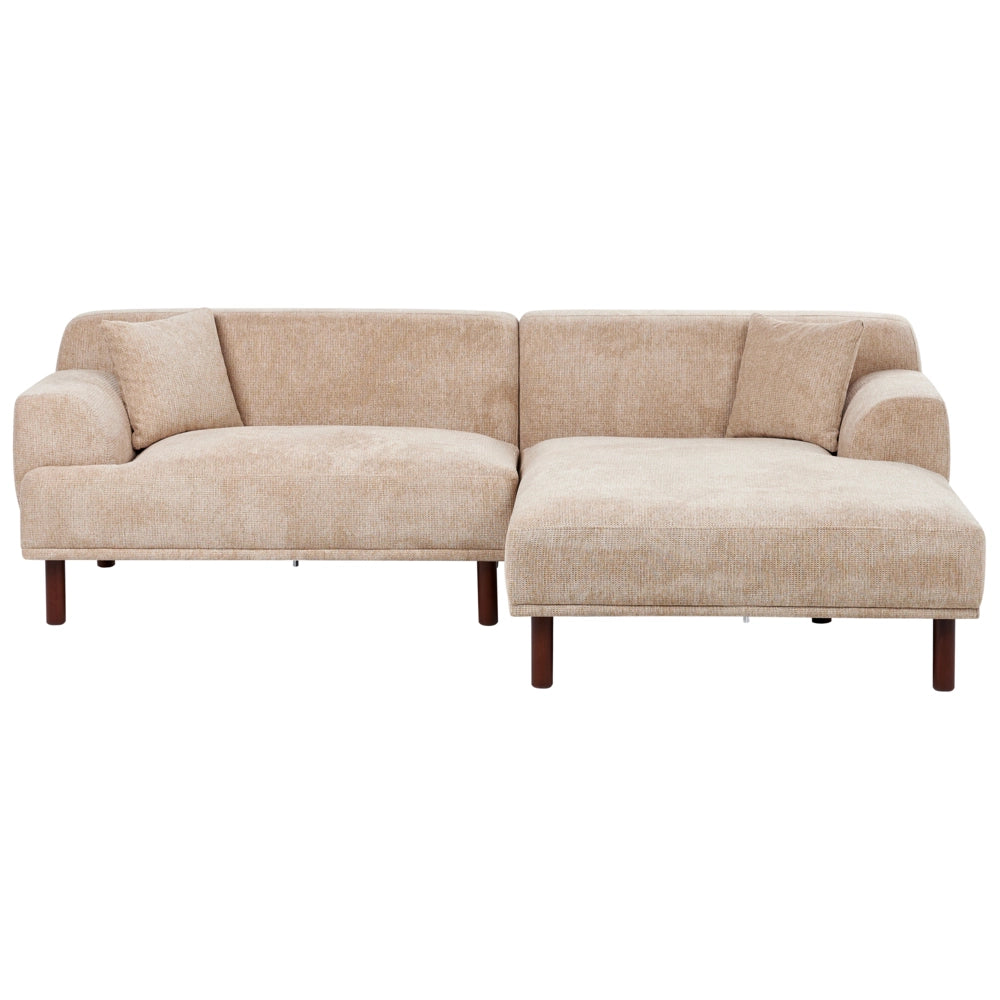 Divano ad angolo sinistro in tessuto beige lato sinistro e gambe in legno stile minimalista