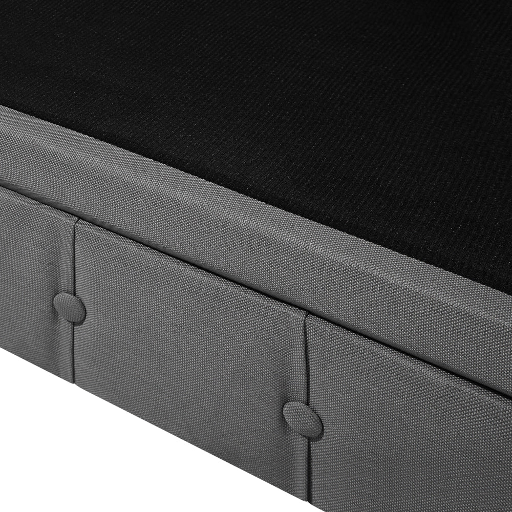 Divano Chesterfield Rivestimento in Tessuto Grigio Chiaro Gambe in Legno Scuro 3 Posti Contemporaneo