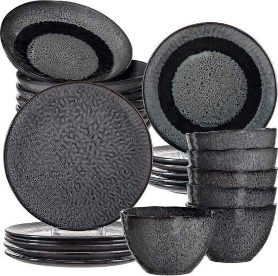 Set di servizio – combinazione di piatti, bicchieri, tazze