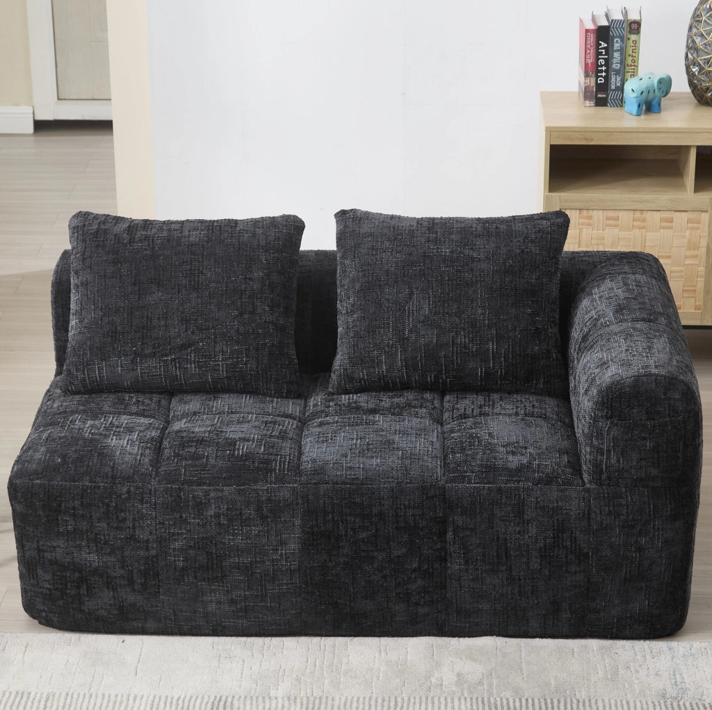 Divano a 2 posti nero con chaise longue, cuscino incluso e tasche laterali per telecomando e smartphone