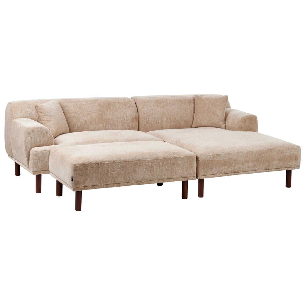 Divano ad angolo sinistro in tessuto beige lato sinistro con pouf e gambe in legno stile minimalista