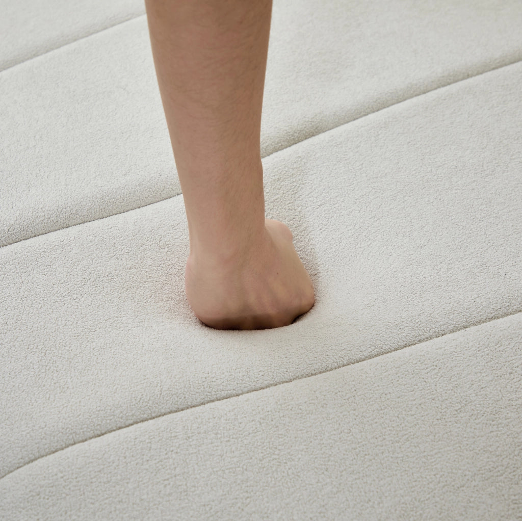 Sofà modulare curvo in chenille beige, composizione semicircolare da 6 moduli con 2 cuscini