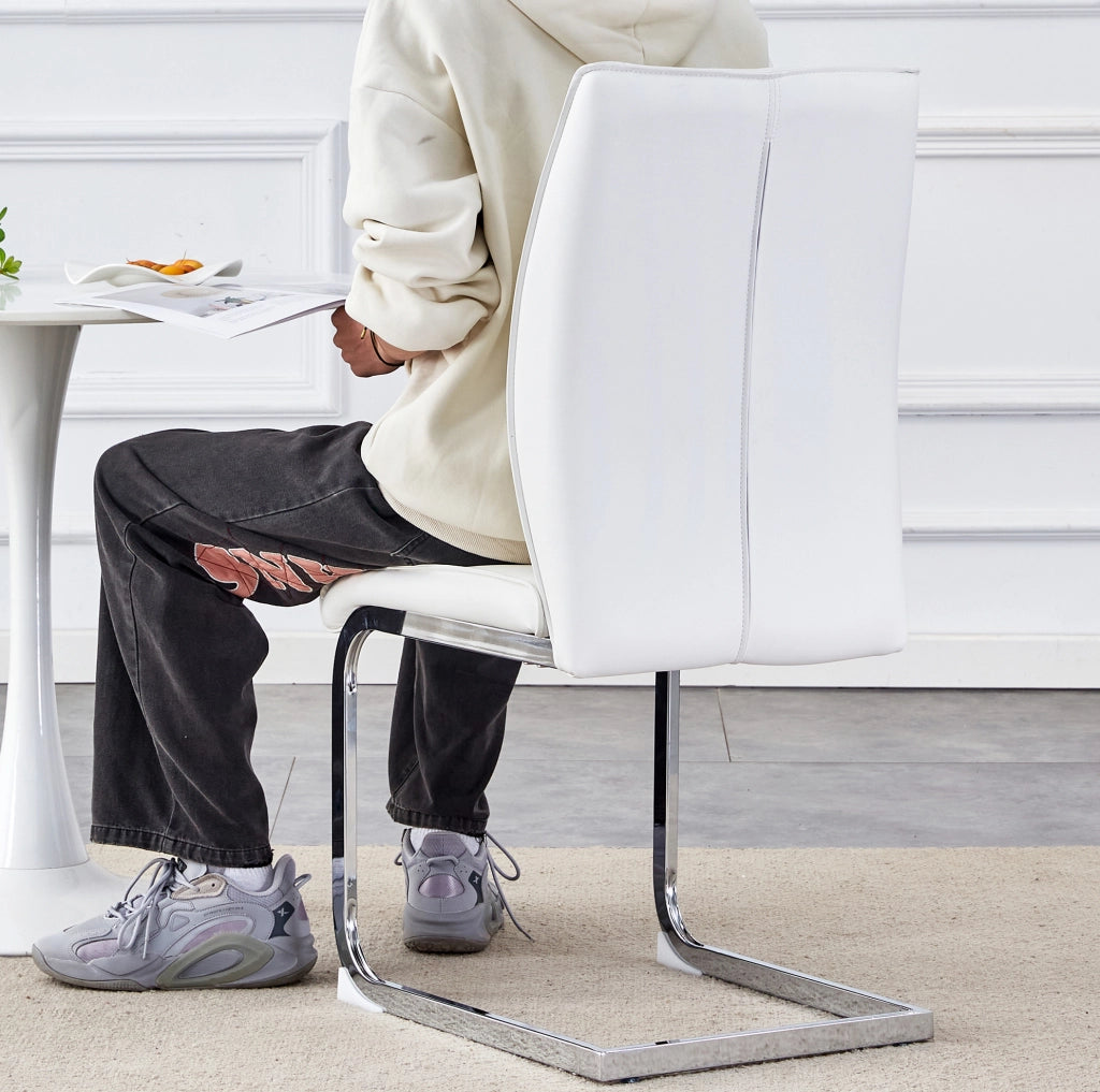 Sedia da pranzo moderna in PU bianco con struttura in metallo argento; schienale ergonomico