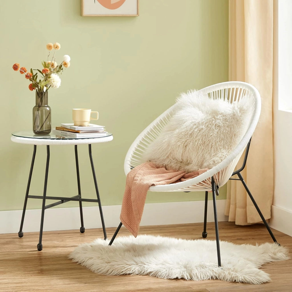 SONGMICS Mobili da Giardino Set 3 Pezzi, Sedia Acapulco, Poltrona da Esterno, Tavolino con Piano in Vetro e 2 Sedie, Set Conversazione per Interni ed Esterni, Bianco GGF013W02